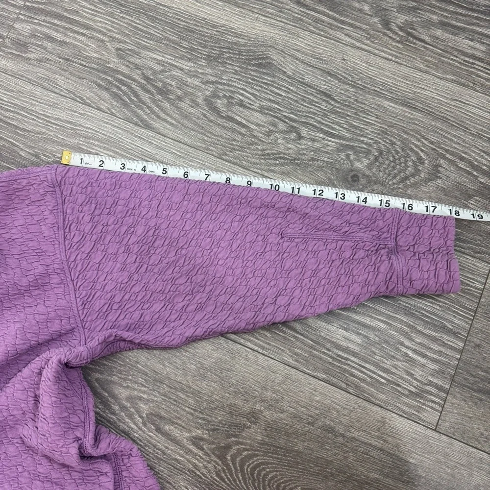 Lululemon Rippled V-Neck Pullover in Wisteria Purple SZ 4
